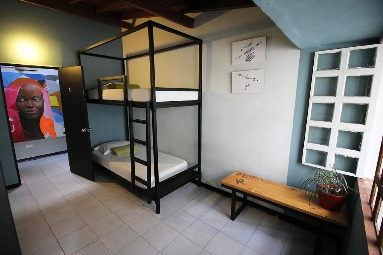 ميديلين Coolto Art Lodge بيت شباب